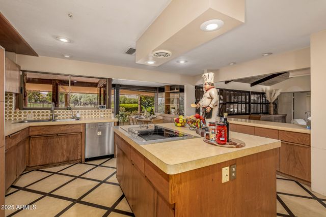 8424 N GOLF Drive, Paradise Valley, AZ 85253