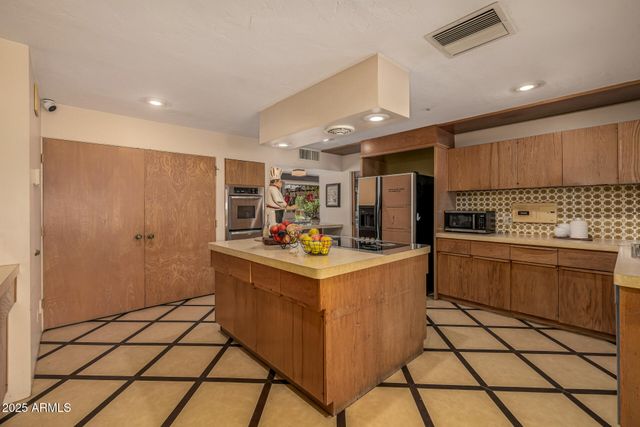 8424 N GOLF Drive, Paradise Valley, AZ 85253