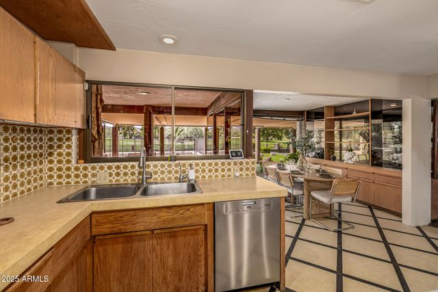 8424 N GOLF Drive, Paradise Valley, AZ 85253