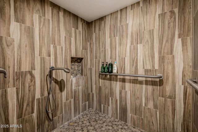 8424 N GOLF Drive, Paradise Valley, AZ 85253