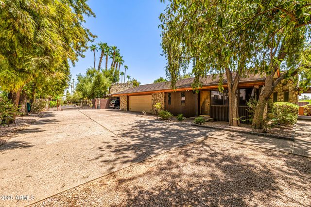 8424 N GOLF Drive, Paradise Valley, AZ 85253