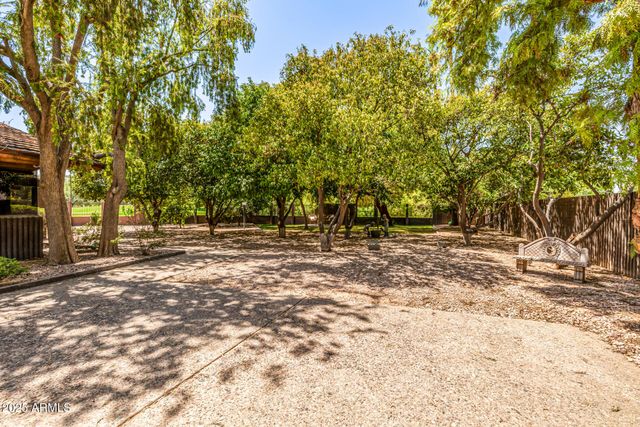 8424 N GOLF Drive, Paradise Valley, AZ 85253