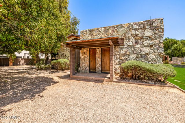 8424 N GOLF Drive, Paradise Valley, AZ 85253