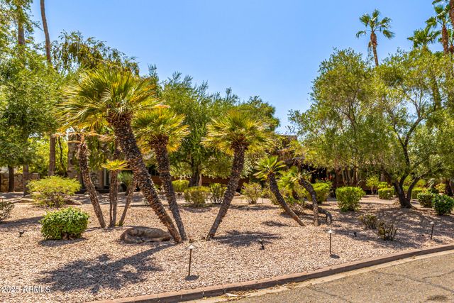 8424 N GOLF Drive, Paradise Valley, AZ 85253