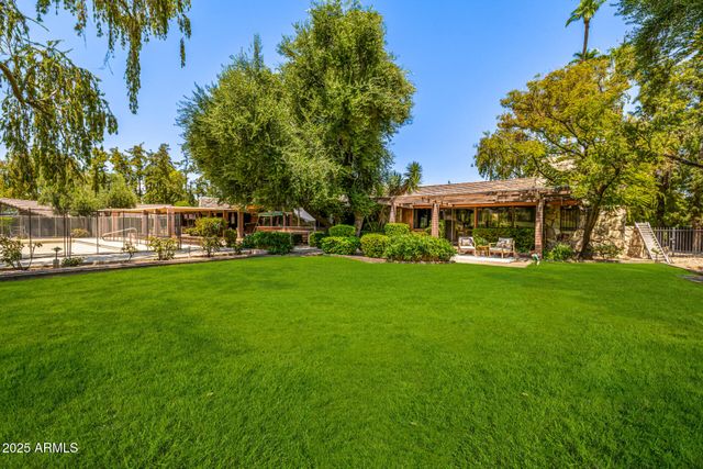 8424 N GOLF Drive, Paradise Valley, AZ 85253