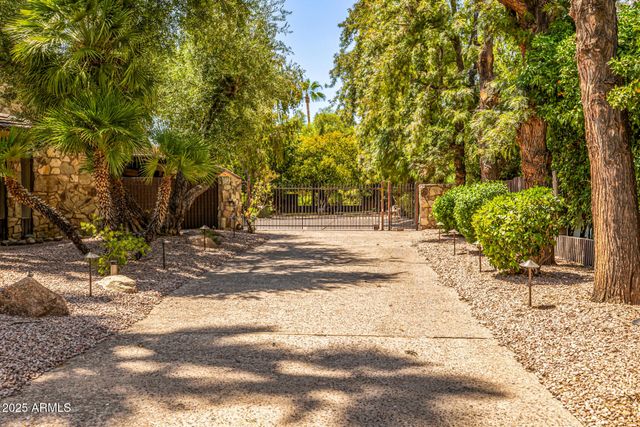 8424 N GOLF Drive, Paradise Valley, AZ 85253