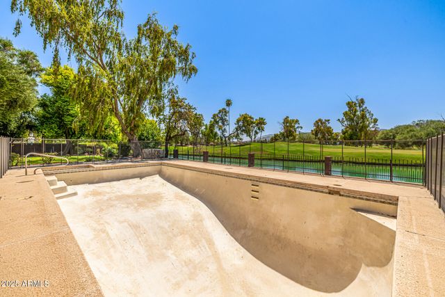 8424 N GOLF Drive, Paradise Valley, AZ 85253