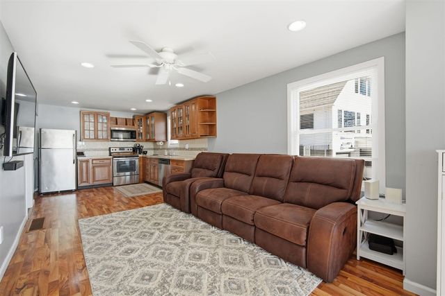 298 Ackerson Lake Drive, Jackson, MI 49201