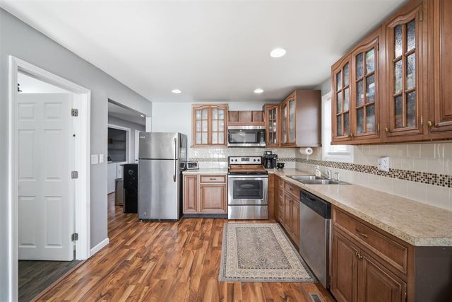 298 Ackerson Lake Drive, Jackson, MI 49201