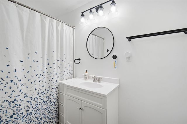 298 Ackerson Lake Drive, Jackson, MI 49201