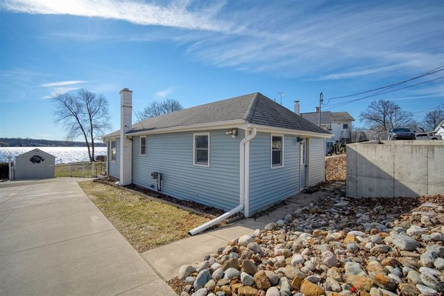 298 Ackerson Lake Drive, Jackson, MI 49201