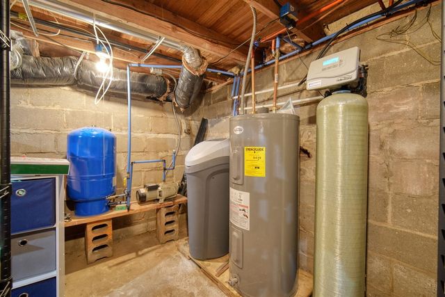 298 Ackerson Lake Drive, Jackson, MI 49201