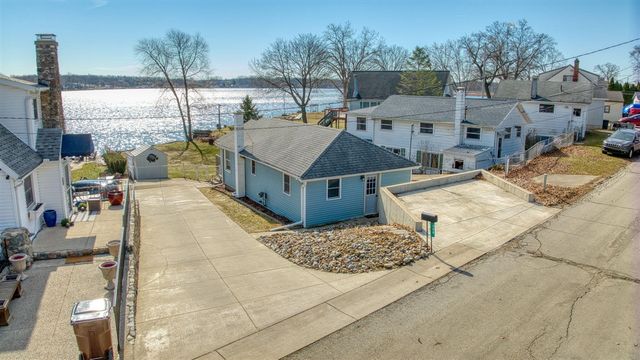 298 Ackerson Lake Drive, Jackson, MI 49201