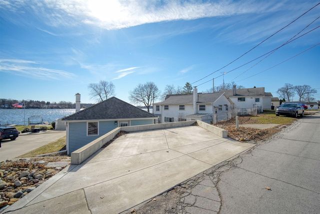 298 Ackerson Lake Drive, Jackson, MI 49201