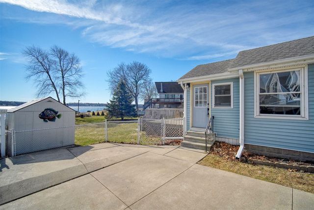 298 Ackerson Lake Drive, Jackson, MI 49201