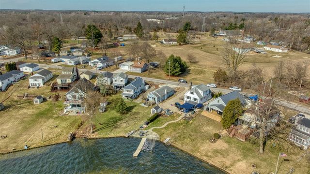 298 Ackerson Lake Drive, Jackson, MI 49201