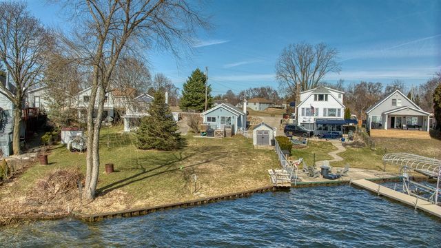 298 Ackerson Lake Drive, Jackson, MI 49201