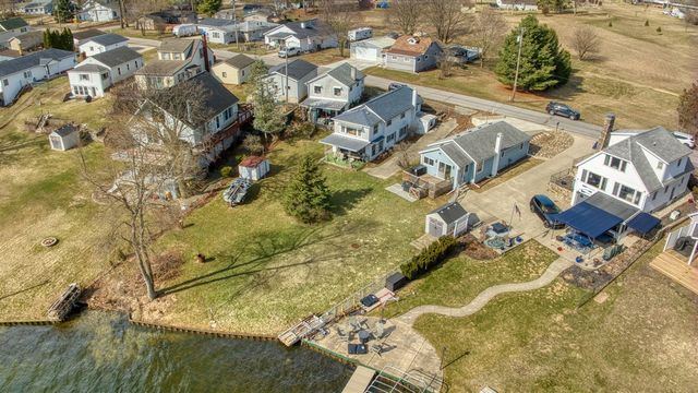 298 Ackerson Lake Drive, Jackson, MI 49201