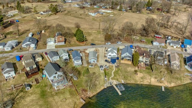 298 Ackerson Lake Drive, Jackson, MI 49201