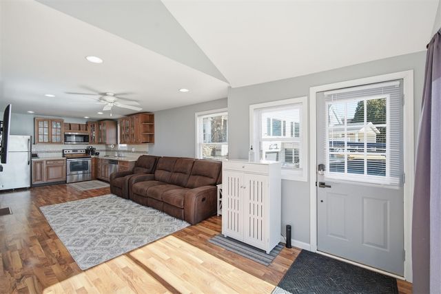 298 Ackerson Lake Drive, Jackson, MI 49201