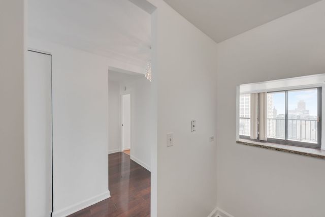 10 E Ontario Street 4501, Chicago, IL 60611