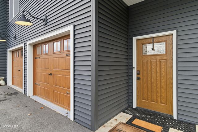 1633 W River Road, Moreau, NY 12831