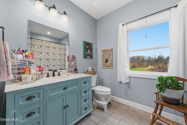 1633 W River Road, Moreau, NY 12831