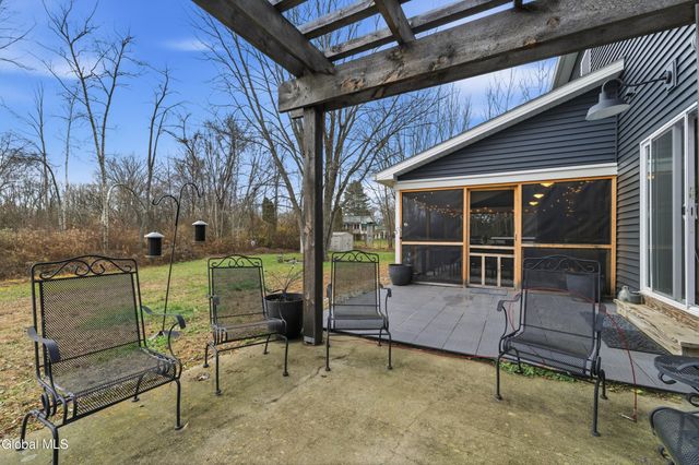 1633 W River Road, Moreau, NY 12831