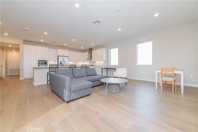 135 Bowery, Irvine, CA 92612