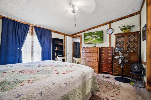 1047 Phillips Dr, Monterey, TN 38574