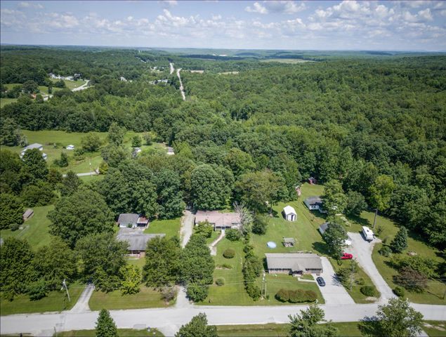 1047 Phillips Dr, Monterey, TN 38574