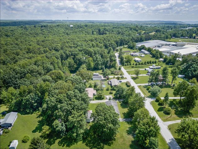 1047 Phillips Dr, Monterey, TN 38574