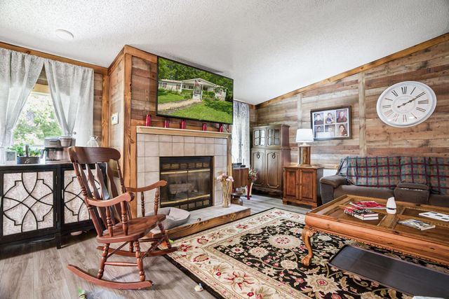 1047 Phillips Dr, Monterey, TN 38574