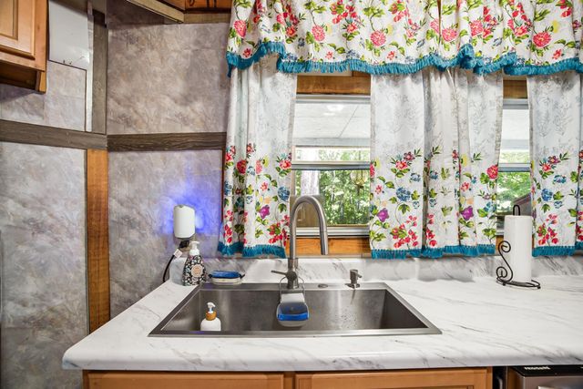 1047 Phillips Dr, Monterey, TN 38574