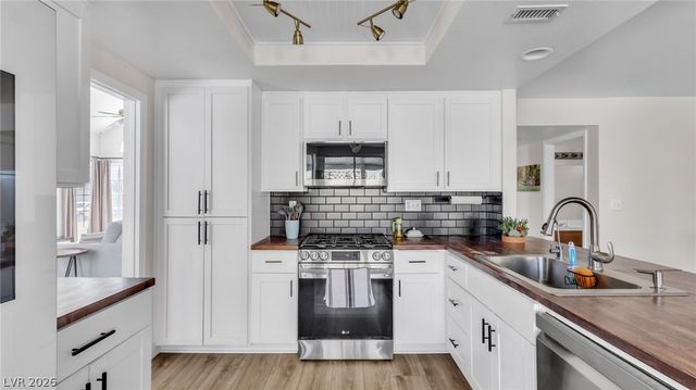 5620 Guiding Star Circle, North Las Vegas, NV 89031