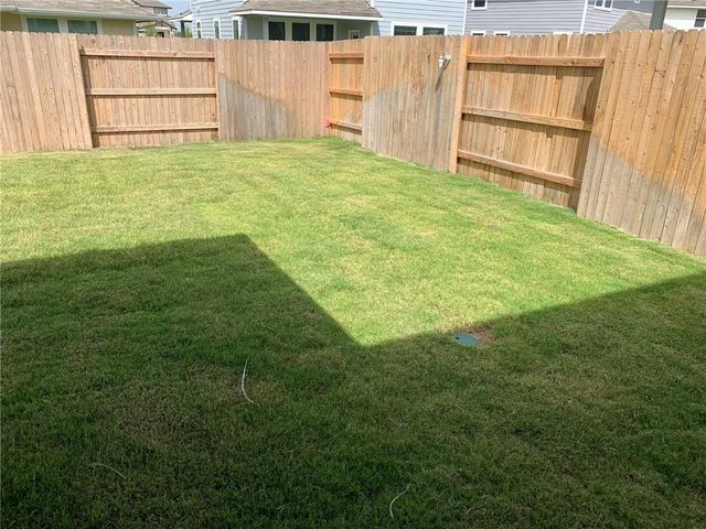 109 White Dunes DR, Maxwell, TX 78656
