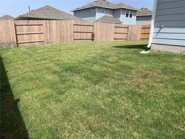 109 White Dunes DR, Maxwell, TX 78656