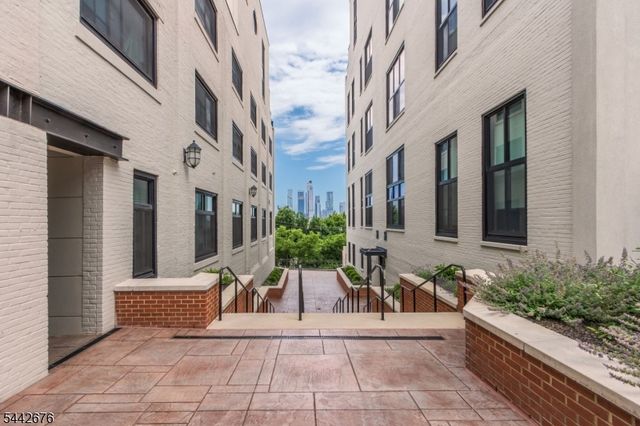 518 Gregory Ave 203, Weehawken Twp., NJ 07086