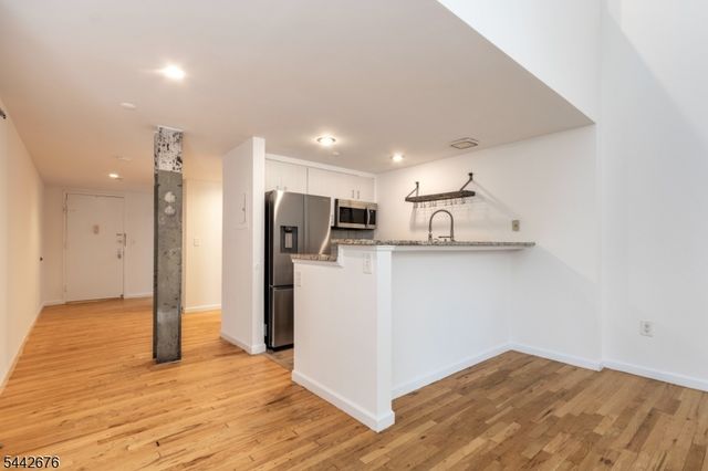518 Gregory Ave 203, Weehawken Twp., NJ 07086