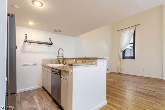 518 Gregory Ave 203, Weehawken Twp., NJ 07086