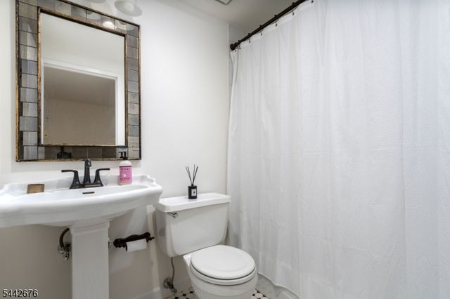 518 Gregory Ave 203, Weehawken Twp., NJ 07086