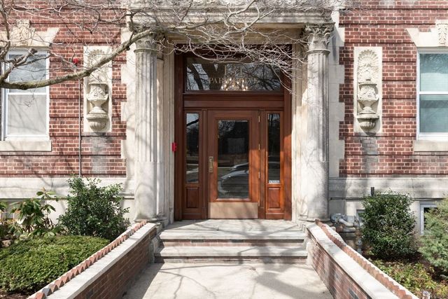 131 Park Drive 12, Boston, MA 02215