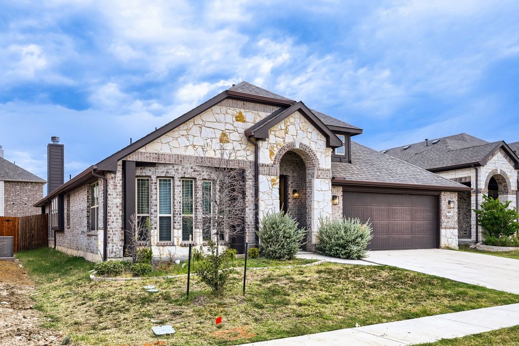 989 Imperial Eagle Road, Alvarado, TX 76009 — photo 2