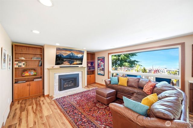1010 1st Lane, Mukilteo, WA 98275