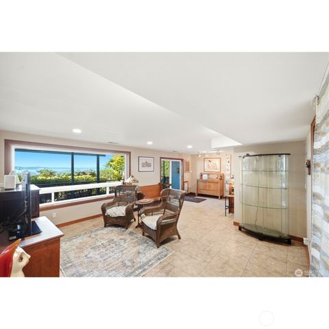 1010 1st Lane, Mukilteo, WA 98275