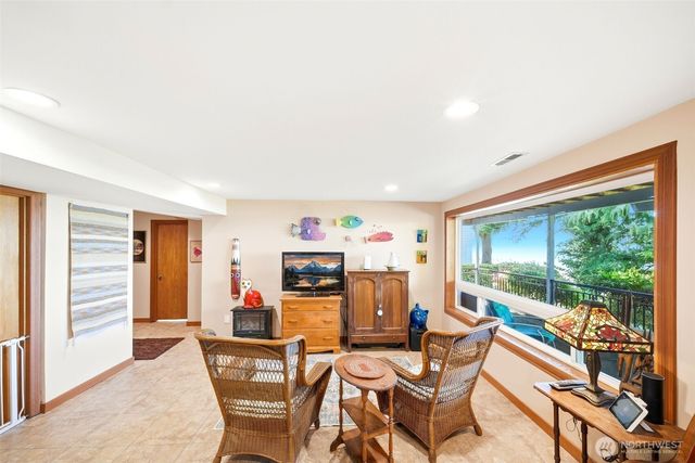 1010 1st Lane, Mukilteo, WA 98275