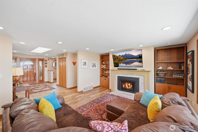 1010 1st Lane, Mukilteo, WA 98275