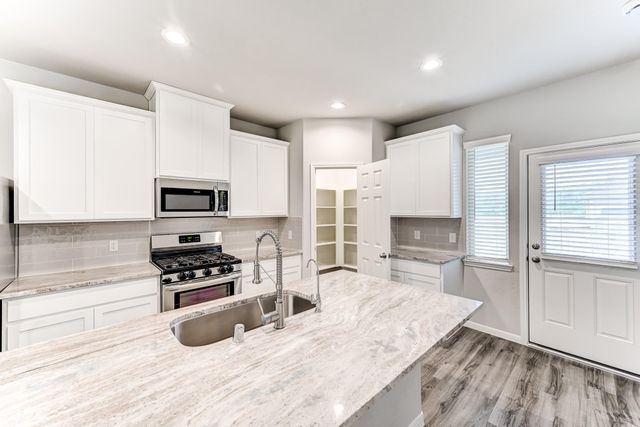 27085 Kestrel Trail, Magnolia, TX 77354