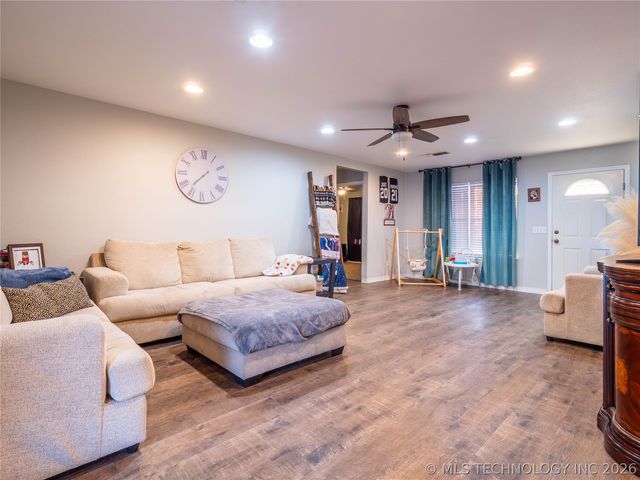 2208 Green Meadows, Mcalester, OK 74501