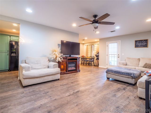 2208 Green Meadows, Mcalester, OK 74501